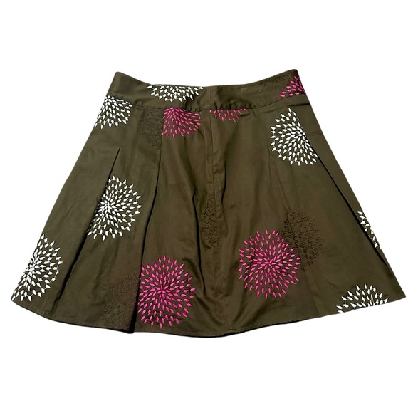 Ann Taylor Petites pleated skirt with embroidered white/pink flowers, sz 12p - Picture 2 of 8